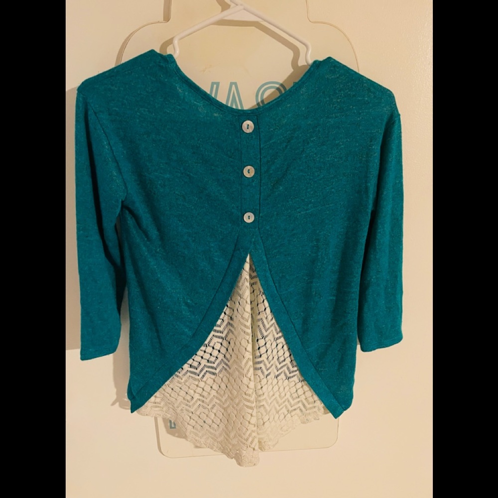 Girls size large 3/4 sleeve shirt